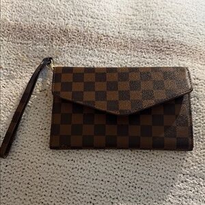 Elegant Brown Checkered Wristlet Clutch